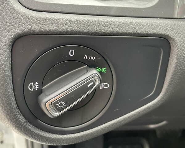 Белый Фольксваген e-Golf, объемом двигателя 0 л и пробегом 91 тыс. км за 8570 $, фото 38 на Automoto.ua