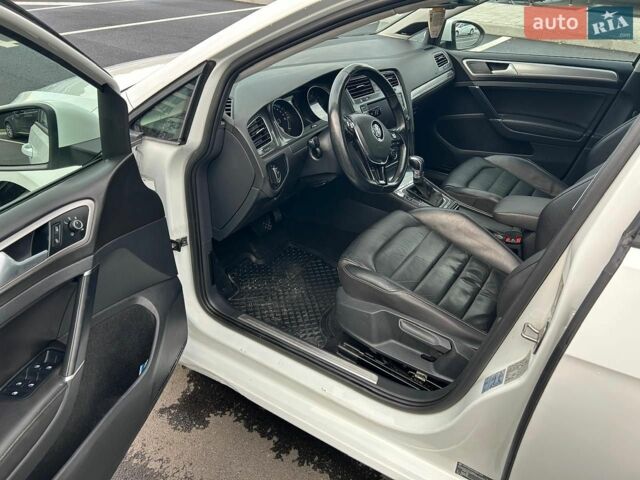 Белый Фольксваген e-Golf, объемом двигателя 0 л и пробегом 221 тыс. км за 8200 $, фото 16 на Automoto.ua