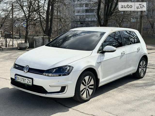 Белый Фольксваген e-Golf, объемом двигателя 0 л и пробегом 106 тыс. км за 11200 $, фото 34 на Automoto.ua