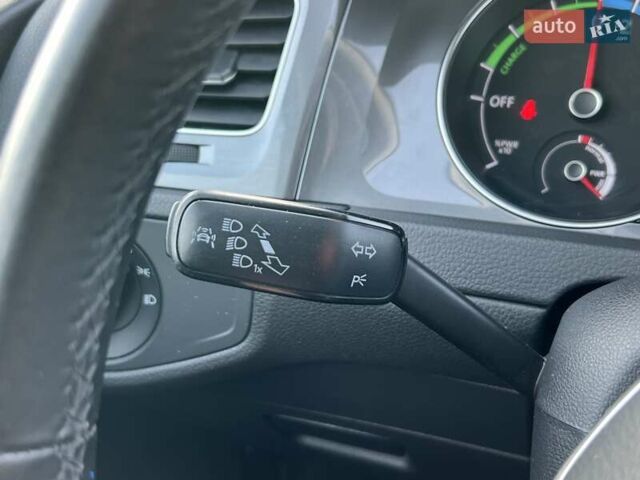 Белый Фольксваген e-Golf, объемом двигателя 0 л и пробегом 114 тыс. км за 8900 $, фото 14 на Automoto.ua