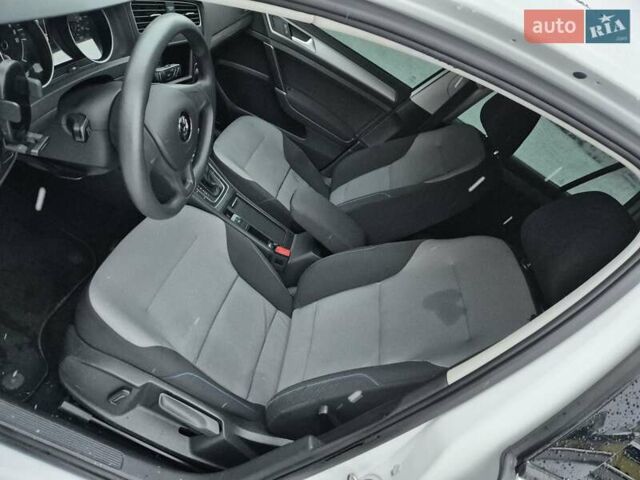 Белый Фольксваген e-Golf, объемом двигателя 0 л и пробегом 143 тыс. км за 9700 $, фото 15 на Automoto.ua