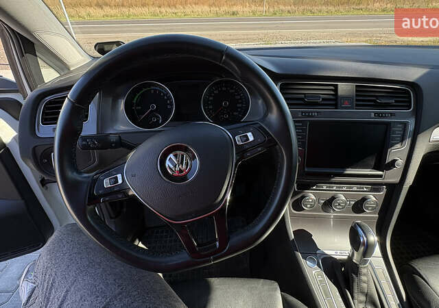 Белый Фольксваген e-Golf, объемом двигателя 0 л и пробегом 124 тыс. км за 8600 $, фото 17 на Automoto.ua