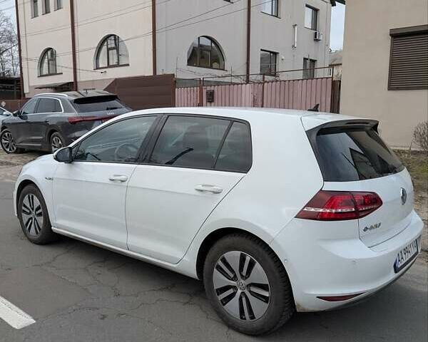 Белый Фольксваген e-Golf, объемом двигателя 0 л и пробегом 128 тыс. км за 9500 $, фото 1 на Automoto.ua