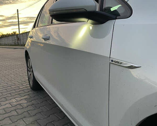 Белый Фольксваген e-Golf, объемом двигателя 0 л и пробегом 95 тыс. км за 8400 $, фото 16 на Automoto.ua
