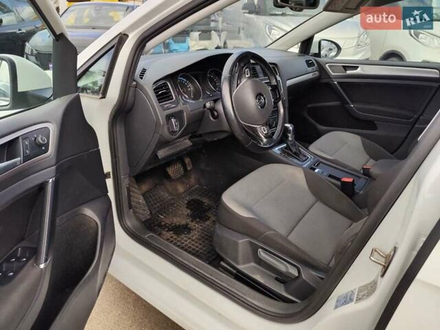 Білий Фольксваген e-Golf, об'ємом двигуна 0 л та пробігом 104 тис. км за 9199 $, фото 13 на Automoto.ua