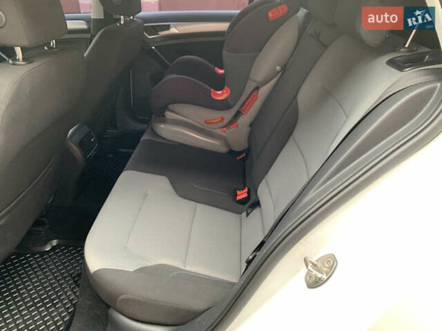 Білий Фольксваген e-Golf, об'ємом двигуна 0 л та пробігом 142 тис. км за 7999 $, фото 78 на Automoto.ua