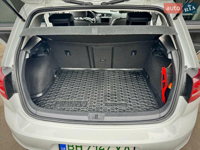 Белый Фольксваген e-Golf, объемом двигателя 0 л и пробегом 195 тыс. км за 8200 $, фото 26 на Automoto.ua