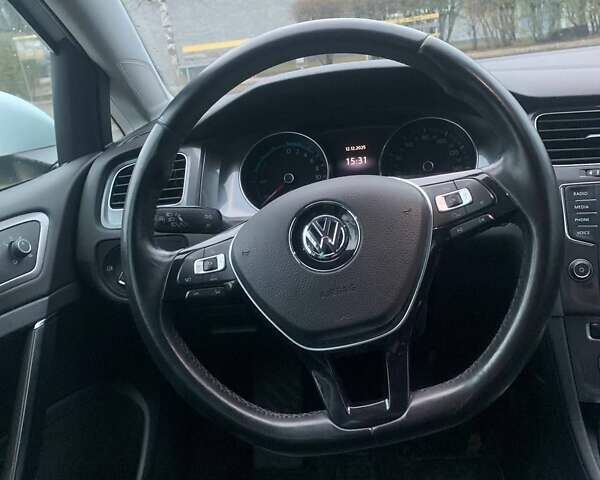 Белый Фольксваген e-Golf, объемом двигателя 0 л и пробегом 117 тыс. км за 8500 $, фото 11 на Automoto.ua