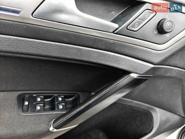 Белый Фольксваген e-Golf, объемом двигателя 0 л и пробегом 148 тыс. км за 7500 $, фото 24 на Automoto.ua