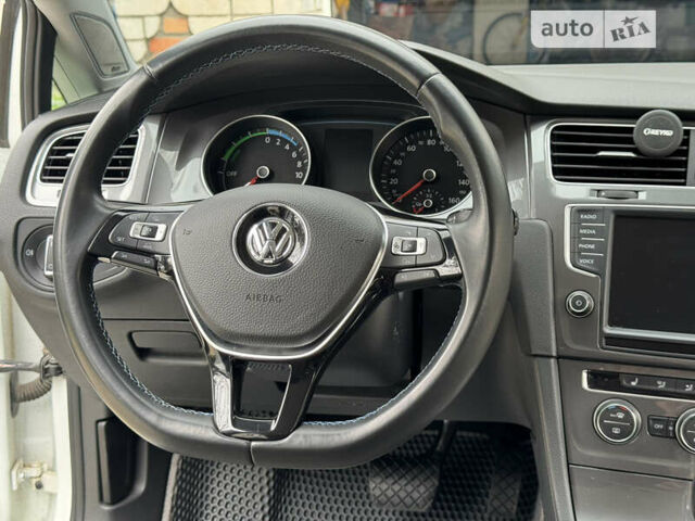 Білий Фольксваген e-Golf, об'ємом двигуна 0 л та пробігом 106 тис. км за 12300 $, фото 11 на Automoto.ua