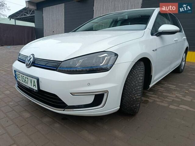 Белый Фольксваген e-Golf, объемом двигателя 0 л и пробегом 118 тыс. км за 11200 $, фото 2 на Automoto.ua