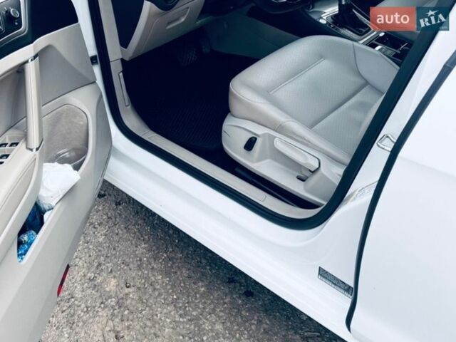 Белый Фольксваген e-Golf, объемом двигателя 0 л и пробегом 118 тыс. км за 8100 $, фото 8 на Automoto.ua