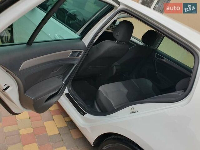 Белый Фольксваген e-Golf, объемом двигателя 0 л и пробегом 128 тыс. км за 8999 $, фото 67 на Automoto.ua