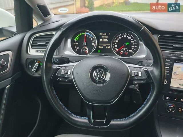 Белый Фольксваген e-Golf, объемом двигателя 0 л и пробегом 130 тыс. км за 8999 $, фото 86 на Automoto.ua