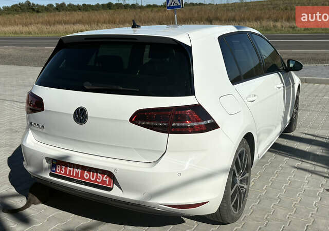 Белый Фольксваген e-Golf, объемом двигателя 0 л и пробегом 124 тыс. км за 8600 $, фото 4 на Automoto.ua