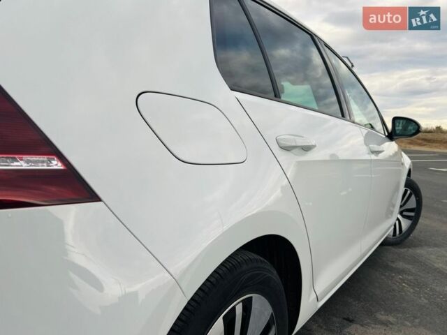 Белый Фольксваген e-Golf, объемом двигателя 0 л и пробегом 109 тыс. км за 9000 $, фото 9 на Automoto.ua