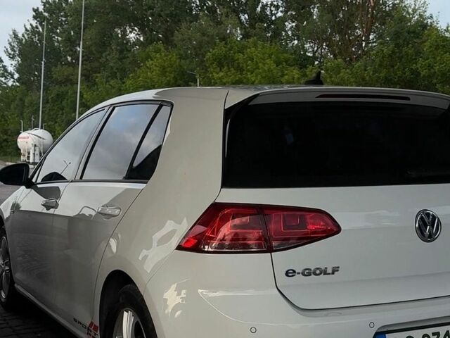 Белый Фольксваген e-Golf, объемом двигателя 0 л и пробегом 152 тыс. км за 6950 $, фото 2 на Automoto.ua