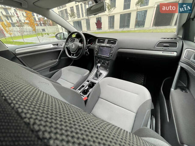 Белый Фольксваген e-Golf, объемом двигателя 0 л и пробегом 91 тыс. км за 8545 $, фото 28 на Automoto.ua