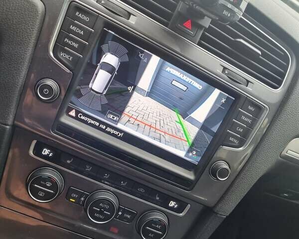 Белый Фольксваген e-Golf, объемом двигателя 0 л и пробегом 122 тыс. км за 7799 $, фото 26 на Automoto.ua