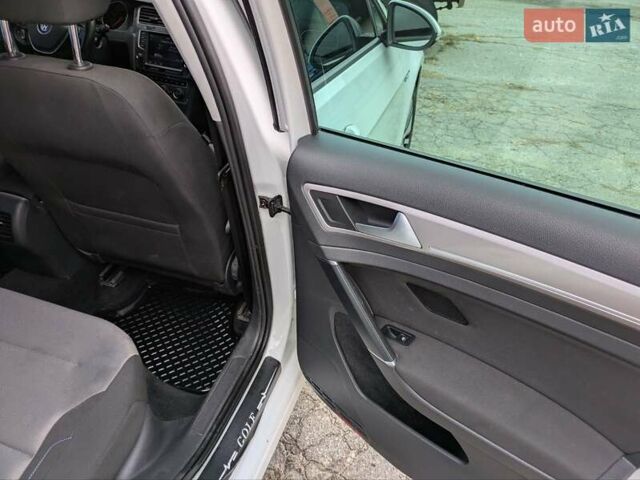Білий Фольксваген e-Golf, об'ємом двигуна 0 л та пробігом 128 тис. км за 8300 $, фото 13 на Automoto.ua