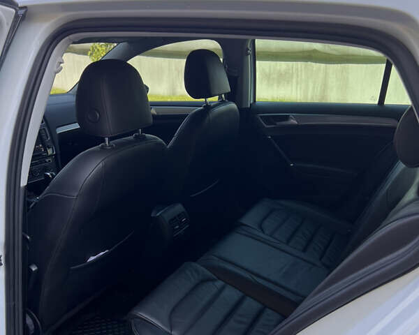 Белый Фольксваген e-Golf, объемом двигателя 0 л и пробегом 102 тыс. км за 9900 $, фото 32 на Automoto.ua