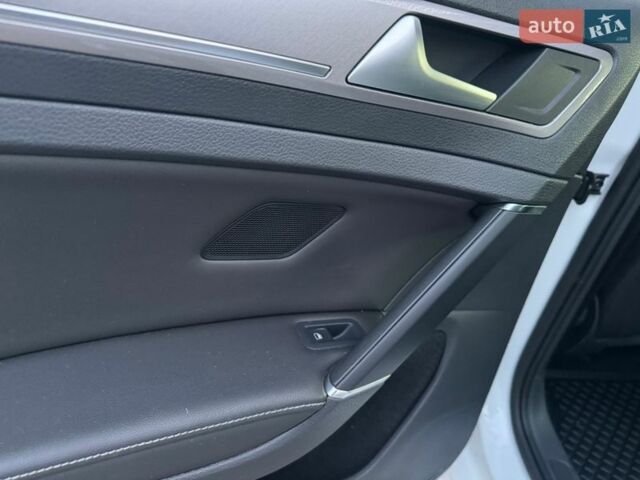 Белый Фольксваген e-Golf, объемом двигателя 0 л и пробегом 101 тыс. км за 9200 $, фото 42 на Automoto.ua