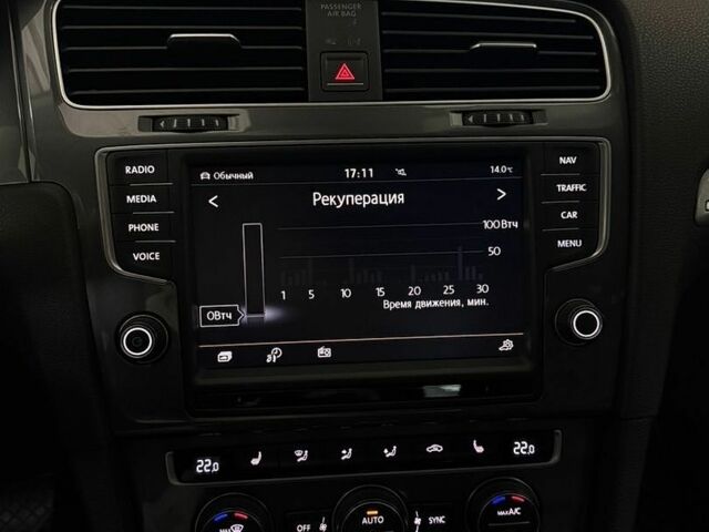 Белый Фольксваген e-Golf, объемом двигателя 0 л и пробегом 104 тыс. км за 10900 $, фото 7 на Automoto.ua