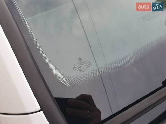 Белый Фольксваген e-Golf, объемом двигателя 0 л и пробегом 130 тыс. км за 8999 $, фото 28 на Automoto.ua