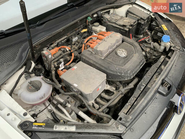 Білий Фольксваген e-Golf, об'ємом двигуна 0 л та пробігом 142 тис. км за 7999 $, фото 98 на Automoto.ua