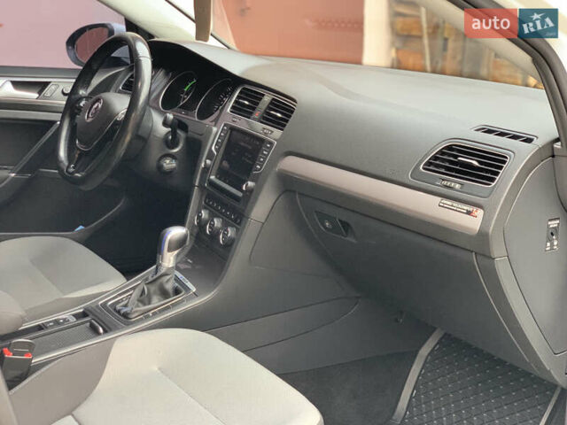 Белый Фольксваген e-Golf, объемом двигателя 0 л и пробегом 142 тыс. км за 8100 $, фото 59 на Automoto.ua