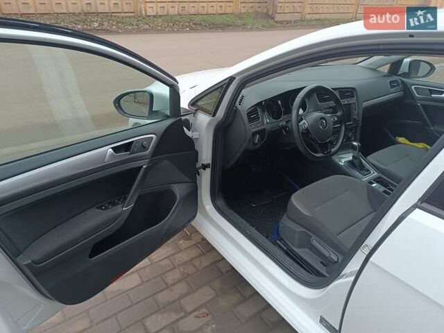 Белый Фольксваген e-Golf, объемом двигателя 0 л и пробегом 118 тыс. км за 11200 $, фото 11 на Automoto.ua