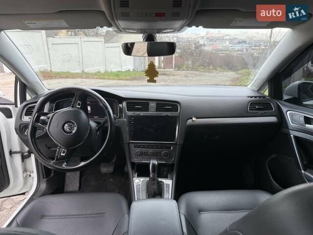 Білий Фольксваген e-Golf, об'ємом двигуна 0 л та пробігом 144 тис. км за 10500 $, фото 13 на Automoto.ua