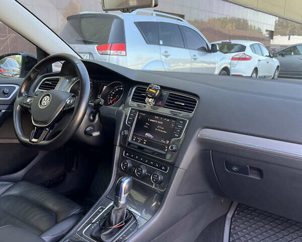 Белый Фольксваген e-Golf, объемом двигателя 0 л и пробегом 102 тыс. км за 9900 $, фото 37 на Automoto.ua