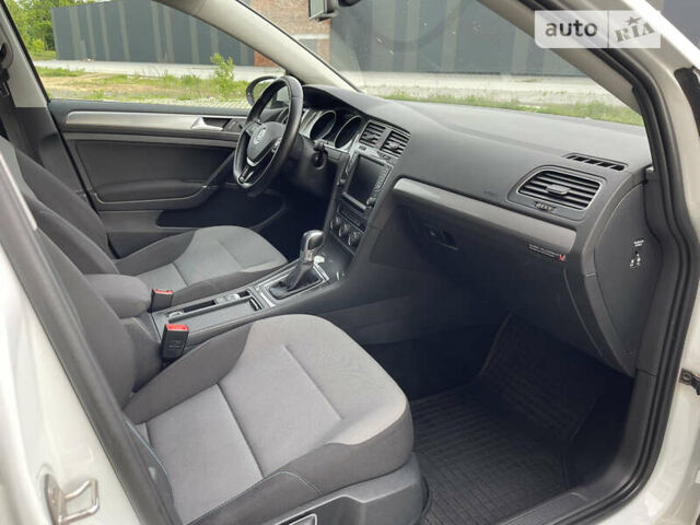 Білий Фольксваген e-Golf, об'ємом двигуна 0 л та пробігом 131 тис. км за 8300 $, фото 7 на Automoto.ua