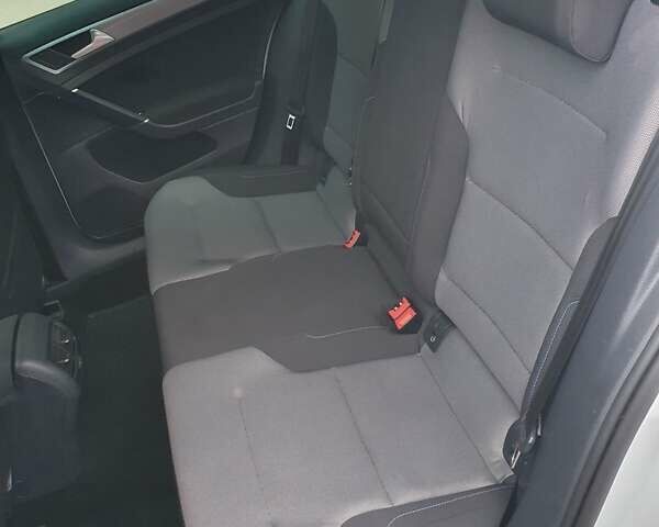 Белый Фольксваген e-Golf, объемом двигателя 0 л и пробегом 130 тыс. км за 8999 $, фото 63 на Automoto.ua