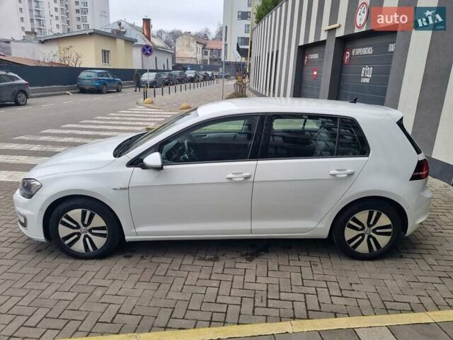 Белый Фольксваген e-Golf, объемом двигателя 0 л и пробегом 122 тыс. км за 7799 $, фото 14 на Automoto.ua