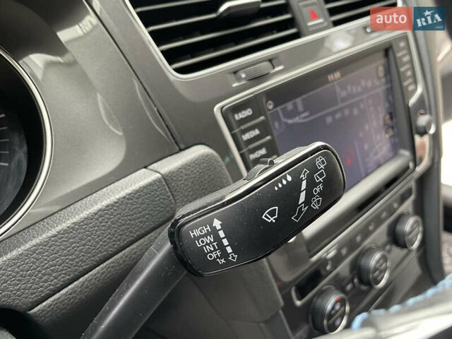 Белый Фольксваген e-Golf, объемом двигателя 0 л и пробегом 91 тыс. км за 8570 $, фото 39 на Automoto.ua