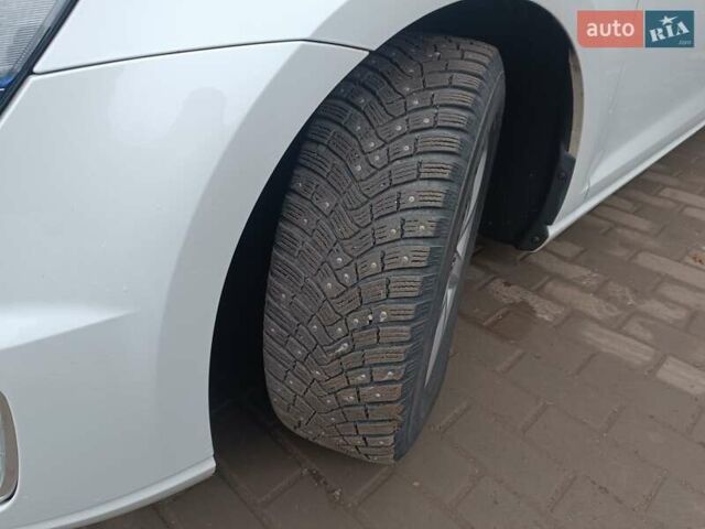 Белый Фольксваген e-Golf, объемом двигателя 0 л и пробегом 118 тыс. км за 11200 $, фото 15 на Automoto.ua