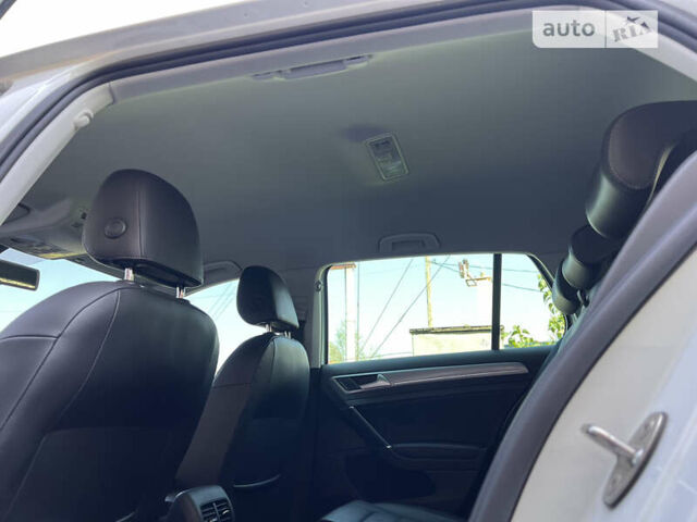 Белый Фольксваген e-Golf, объемом двигателя 0 л и пробегом 102 тыс. км за 9900 $, фото 34 на Automoto.ua