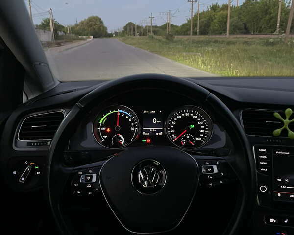 Белый Фольксваген e-Golf, объемом двигателя 0 л и пробегом 95 тыс. км за 8400 $, фото 22 на Automoto.ua