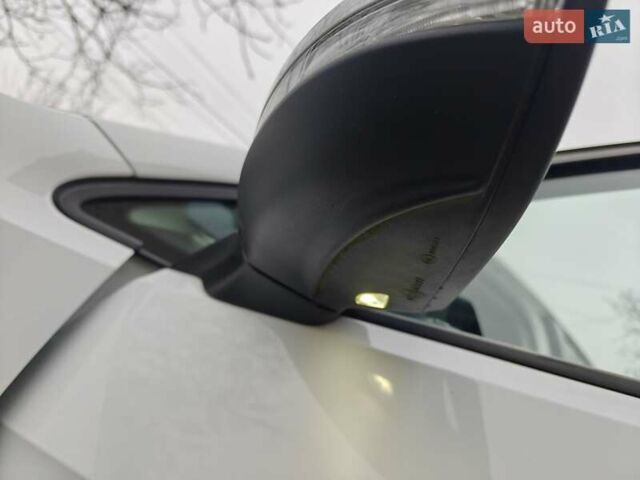 Белый Фольксваген e-Golf, объемом двигателя 0 л и пробегом 148 тыс. км за 7500 $, фото 18 на Automoto.ua