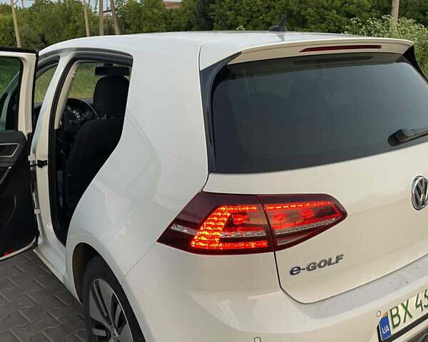 Белый Фольксваген e-Golf, объемом двигателя 0 л и пробегом 95 тыс. км за 8400 $, фото 5 на Automoto.ua