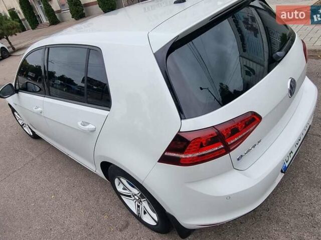 Белый Фольксваген e-Golf, объемом двигателя 0 л и пробегом 127 тыс. км за 9200 $, фото 4 на Automoto.ua