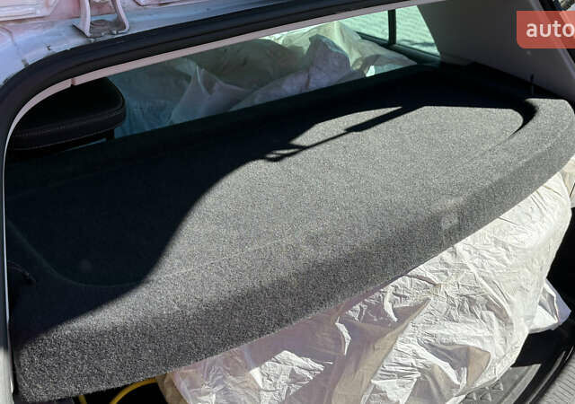 Белый Фольксваген e-Golf, объемом двигателя 0 л и пробегом 124 тыс. км за 8600 $, фото 40 на Automoto.ua