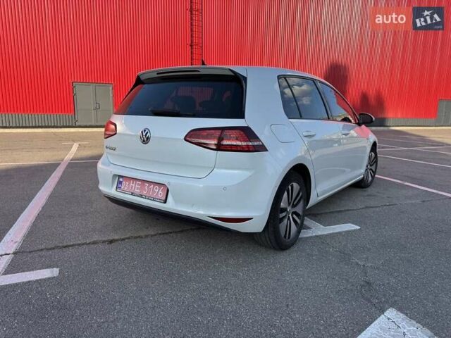 Белый Фольксваген e-Golf, объемом двигателя 0 л и пробегом 133 тыс. км за 9899 $, фото 15 на Automoto.ua