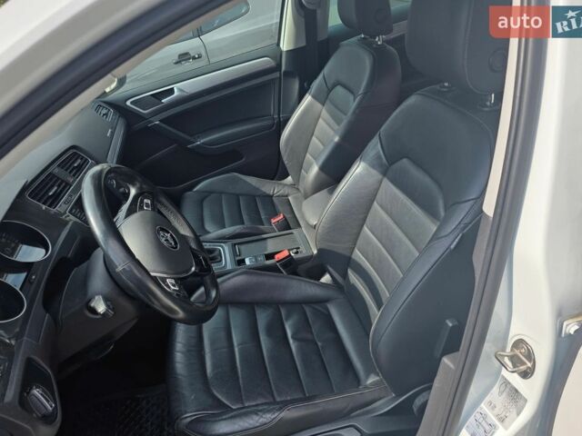 Білий Фольксваген e-Golf, об'ємом двигуна 0 л та пробігом 125 тис. км за 9500 $, фото 11 на Automoto.ua
