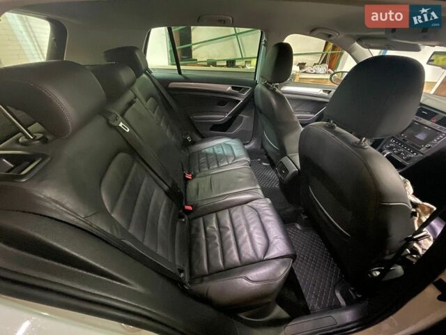 Белый Фольксваген e-Golf, объемом двигателя 0 л и пробегом 175 тыс. км за 10200 $, фото 18 на Automoto.ua