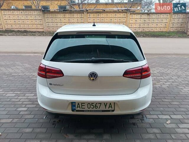 Белый Фольксваген e-Golf, объемом двигателя 0 л и пробегом 118 тыс. км за 11200 $, фото 7 на Automoto.ua