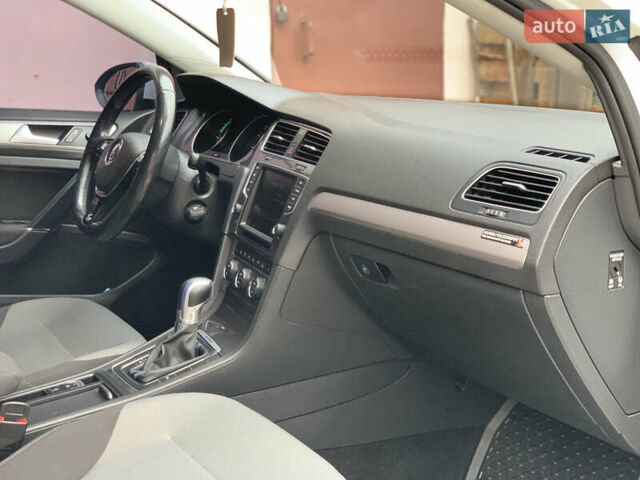 Білий Фольксваген e-Golf, об'ємом двигуна 0 л та пробігом 142 тис. км за 7999 $, фото 62 на Automoto.ua