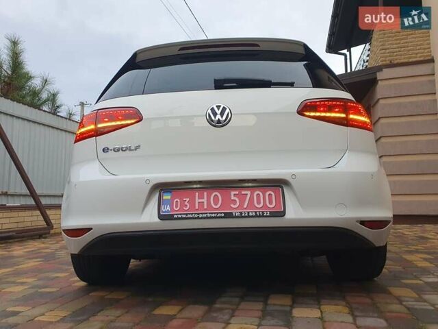 Белый Фольксваген e-Golf, объемом двигателя 0 л и пробегом 130 тыс. км за 8999 $, фото 8 на Automoto.ua